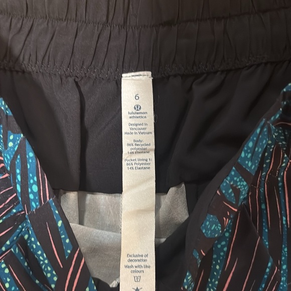 Lululemon Spring Break Away Short - Picture 6 of 7